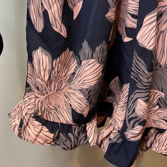 Women’s Long Sleeve Floral Romper - Picture 9 of 10